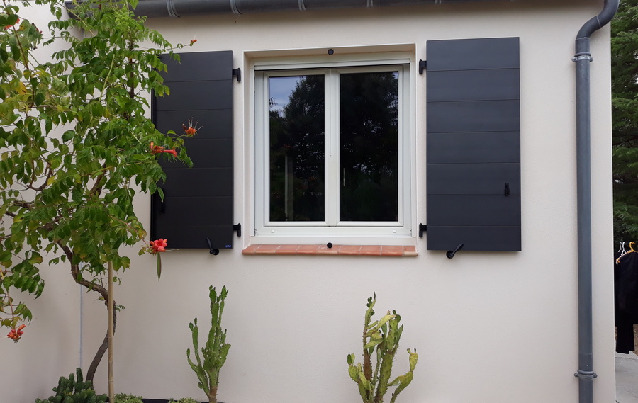 Volets battants épurés à Paris